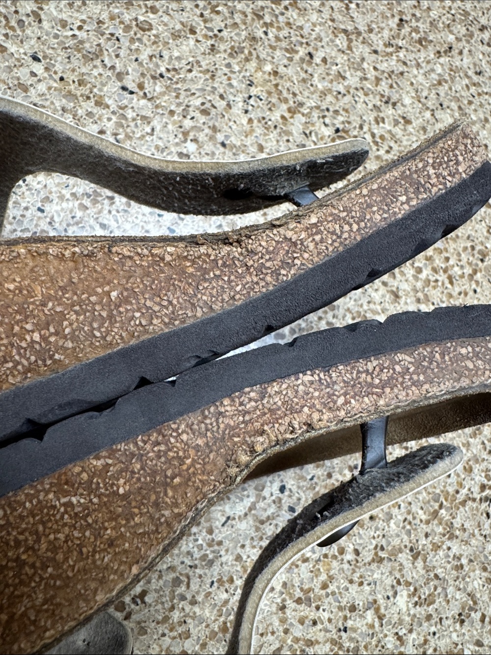 Birkenstock Gizeh Gold Leather T-Strap Toe Sandals - Picture 7 of 10